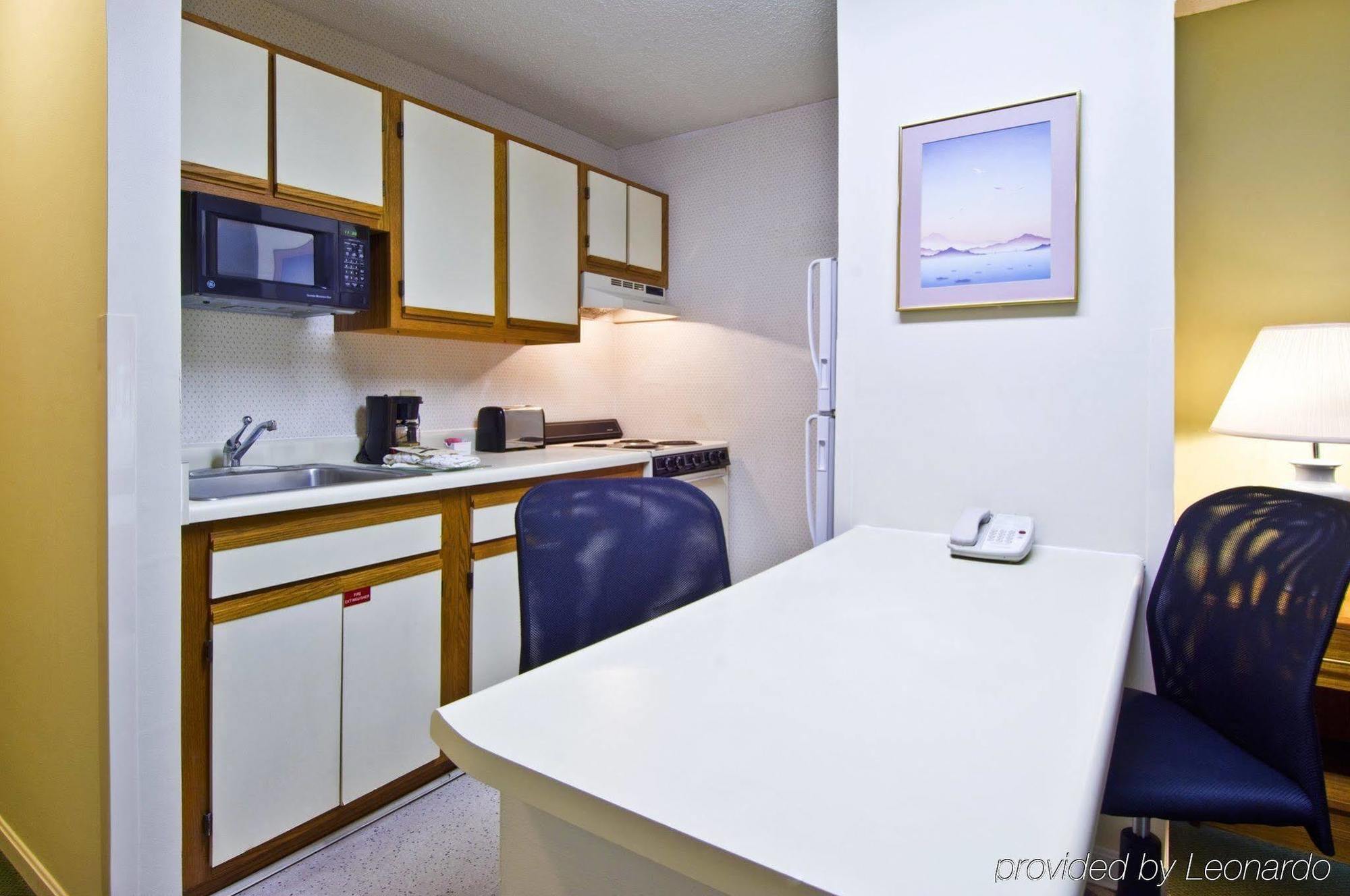Extended Stay America Select Suites - Indianapolis - North - Кармел Стая снимка